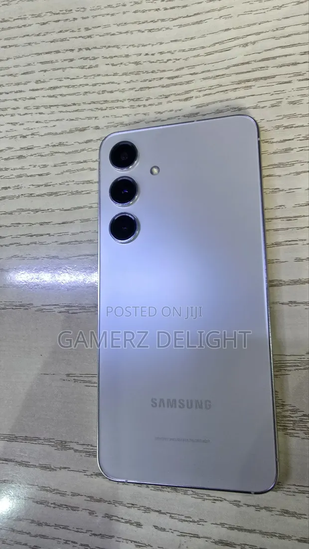 Samsung Galaxy S24 256GB Nyeupe - 1