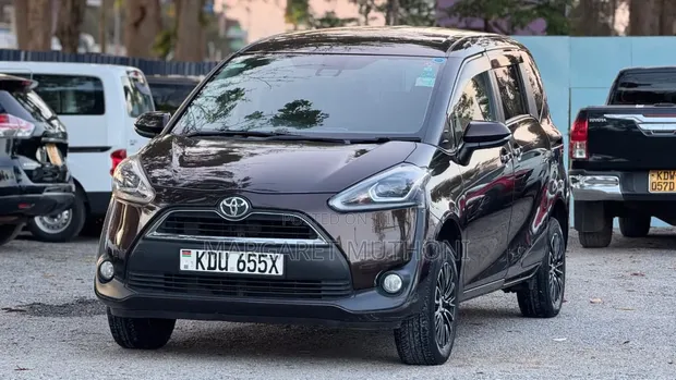 Toyota Sienta 2018 Maroon - 1