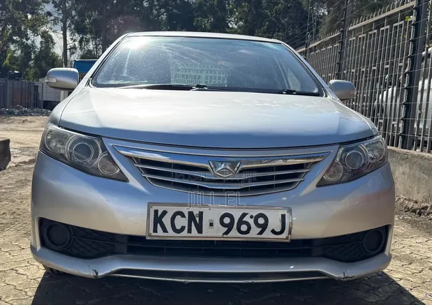 Toyota Allion 2011 Nyeupe - 1