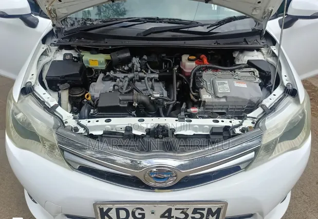 Toyota Corolla Fielder 1.5 Hybrid FWD 2014 - White - 1