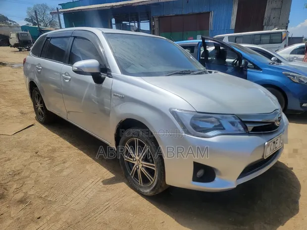 Toyota Corolla Fielder Hybrid 2015 Nyeupe - 1