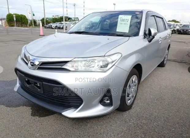 Toyota Corolla Fielder 2021 Silver - 1