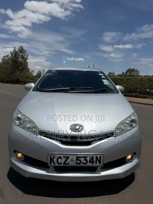 Toyota Wish 2013 Nyeupe