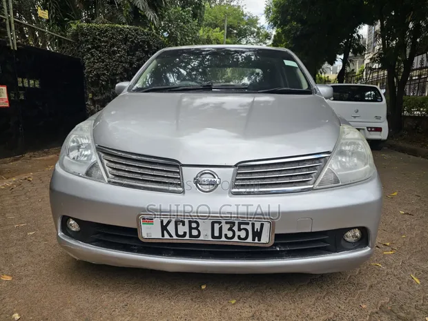 Nissan Tiida 2008 Nyeupe - 1