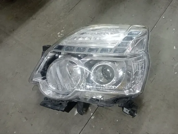 Nissan X-Trail NT31 Headlight (Used) - 1