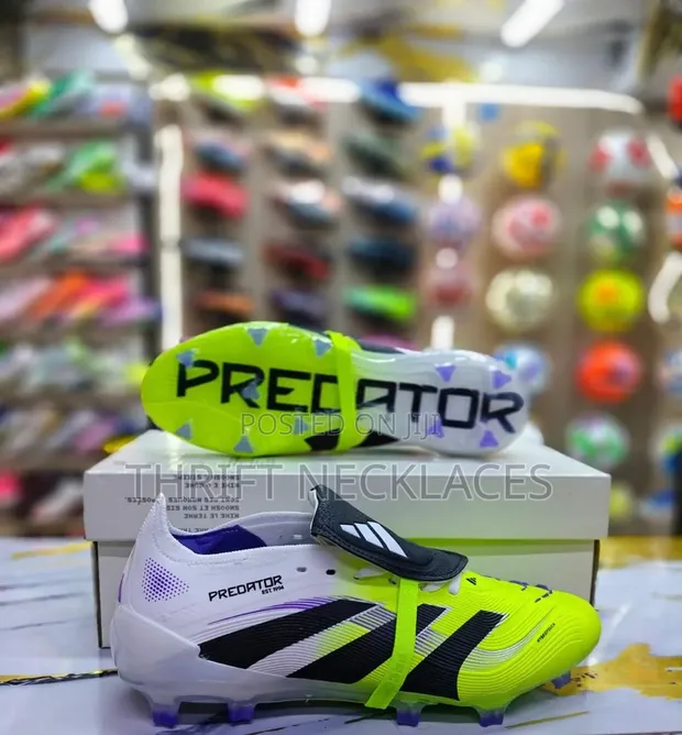 Viatu vya Mpira wa Miguu vya Adidas - Vipya Kabisa - 1