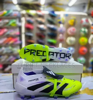 Viatu vya Mpira wa Miguu vya Adidas - Vipya Kabisa