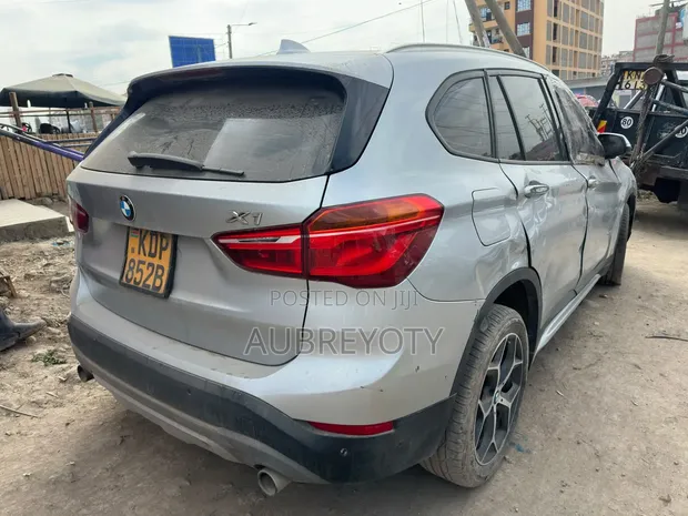 BMW X1 xDrive28i AWD 2016 Silver - 1
