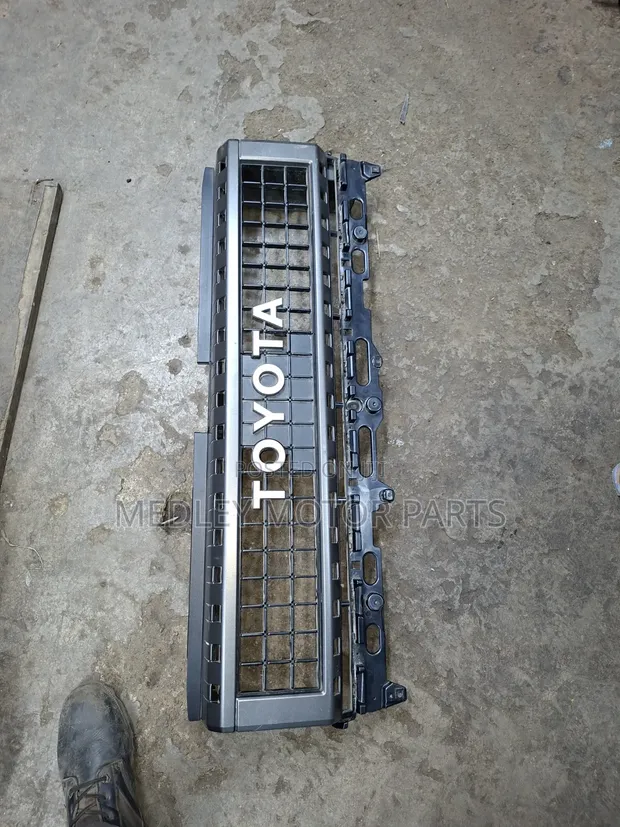 Grille ya Land Cruiser Prado Mfululizo wa J250 - Imetumika - 1