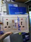 Liner Universal Wall Socket na USB Ports 2 na Switches - 3
