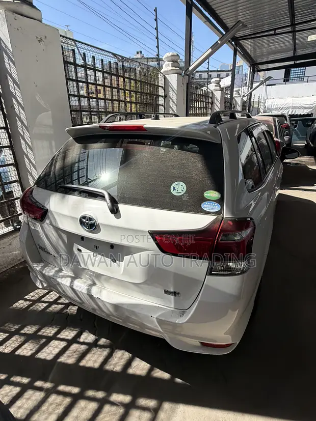 Toyota Corolla Fielder 2020 Nyeupe - 1