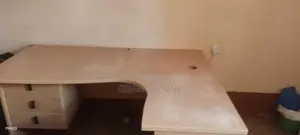 Meza ya Ofisi yenye Droo 3