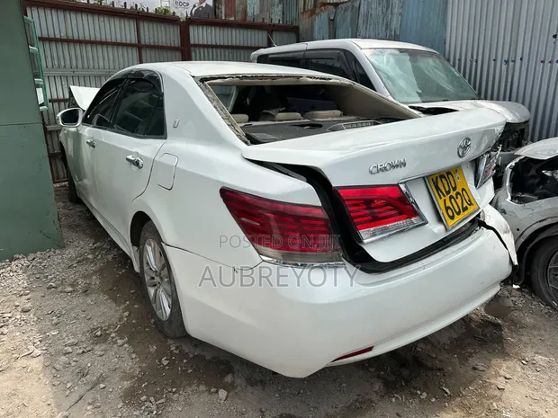 Toyota Crown 2014 - Bima ya Ajali - 1