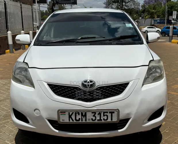 Toyota Belta 2010 White - 1