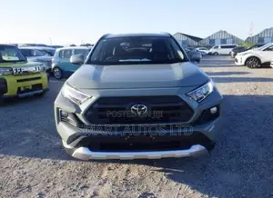 Toyota RAV4 LE AWD 2019