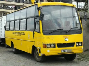 Mitsubishi Fuso Rosa 2014 - Njano