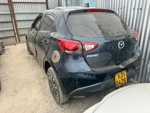 Mazda Demio 2016 Nyeusi