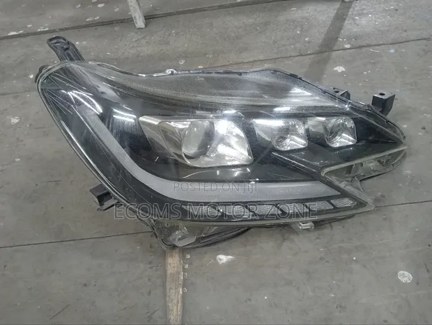 Toyota Mark X 2018 Headlight (Used) - 1