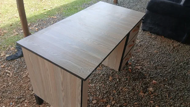 Meza ya Ofisi ya Kijivu ya 1.2m yenye Latch - 1
