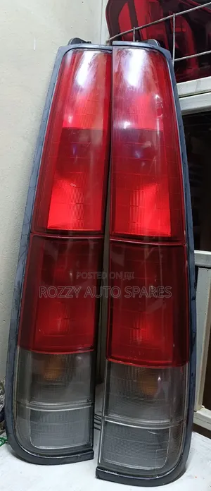 Taa ya Nyuma ya Toyota Noah ya Zamani