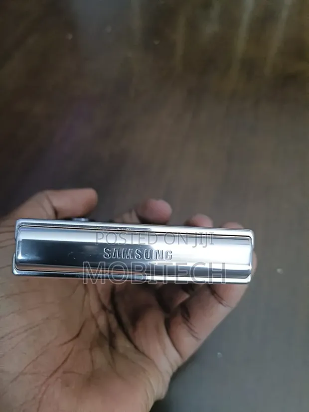 Samsung Galaxy Z Flip Screen Replacement (Flip 3-6) - 1