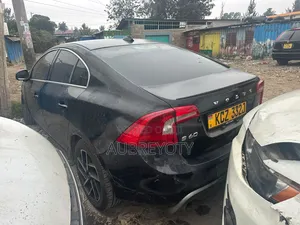 Volvo S60 2013 Nyeusi