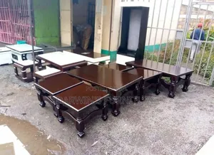 Meza Imetengenezwa kwa Mahogany