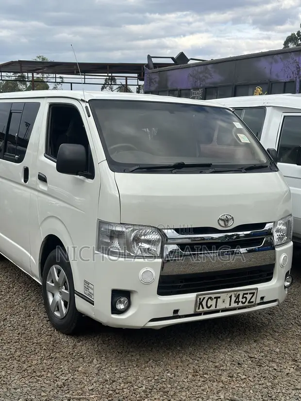 Toyota HiAce 2011 - 1