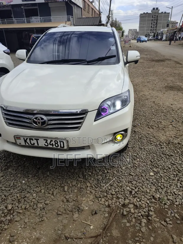 Toyota Vanguard 2012 Nyeupe - 1