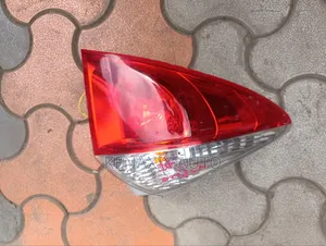 Taa ya Nyuma ya Toyota Ractis (Iliyotumika)