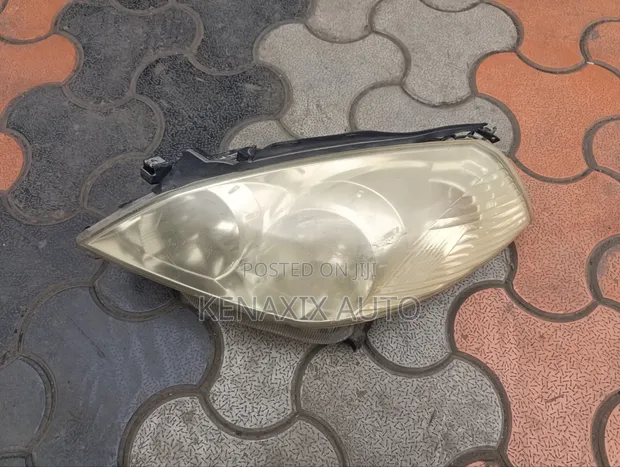 Nissan Wingroad Y11 Non-Xenon Headlight - 1