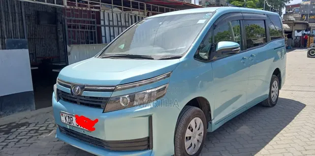 Toyota Voxy 2017 Bluu - 1