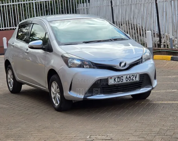 Toyota Vitz 1.3 FWD 5dr 2015 Silver - 1