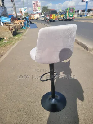 Kiti Kipya cha Baa/Jikoni