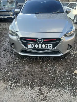 Mazda Demio 2015 Nyeupe