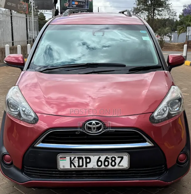Toyota Sienta 1.5 FWD 2017 Maroon - 1