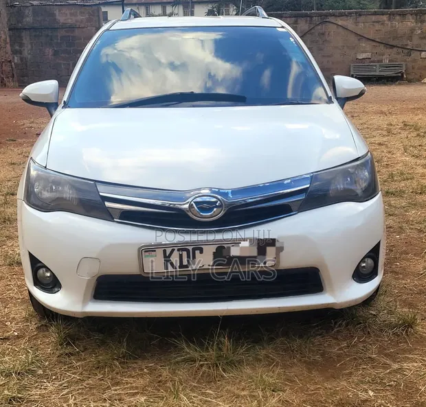 Toyota Corolla Fielder 2014 Off-White - 1