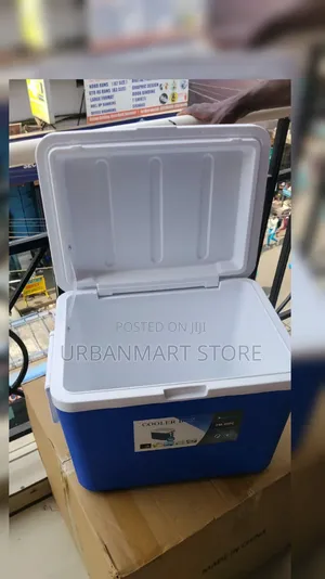 Premier Cooler Box 32 Litres - Strong & Durable