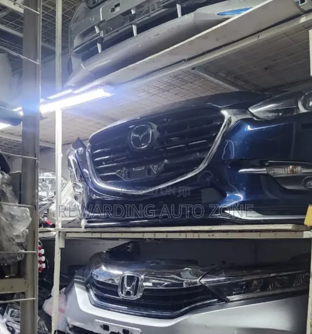 Mazda Axela Nosecut 2017 - 1