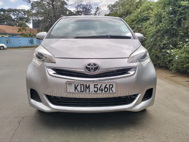 Toyota Ractis 2016 Silver - 1
