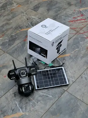 Kamera ya Usalama ya Triple Lens WiFi Solar