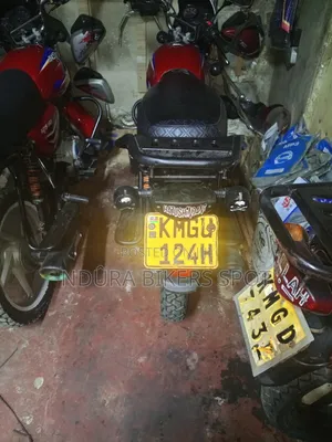 Bajaj Boxer 125 2026 Nyekundu