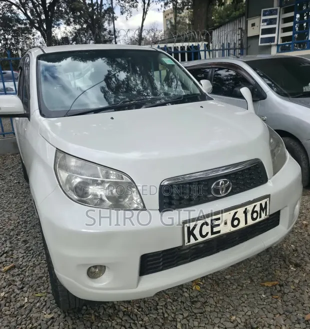 Toyota Rush 1.5 AWD 2009 Nyeupe - 1