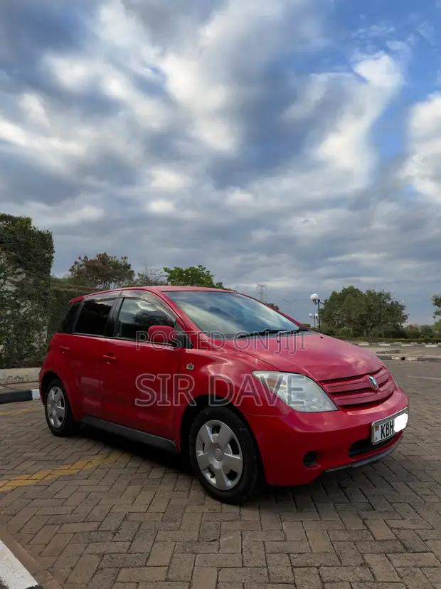 Toyota IST 2004 Red - 1