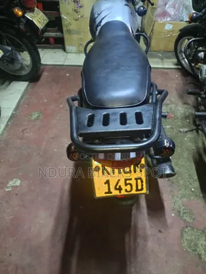 Bajaj Boxer 125 2025 Nyekundu