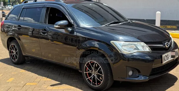 Toyota Corolla Fielder 2015 Nyeusi - 1