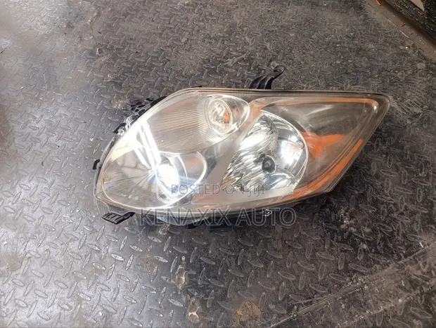 Toyota Auris Non-Xenon Headlight - 1