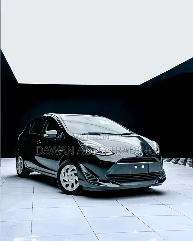 Toyota Aqua S-Grade Hybrid 2019 Nyeusi - 1