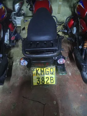 Bajaj Boxer 125 2025 Nyeusi