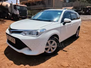 Toyota Corolla Fielder 2015 Nyeupe
